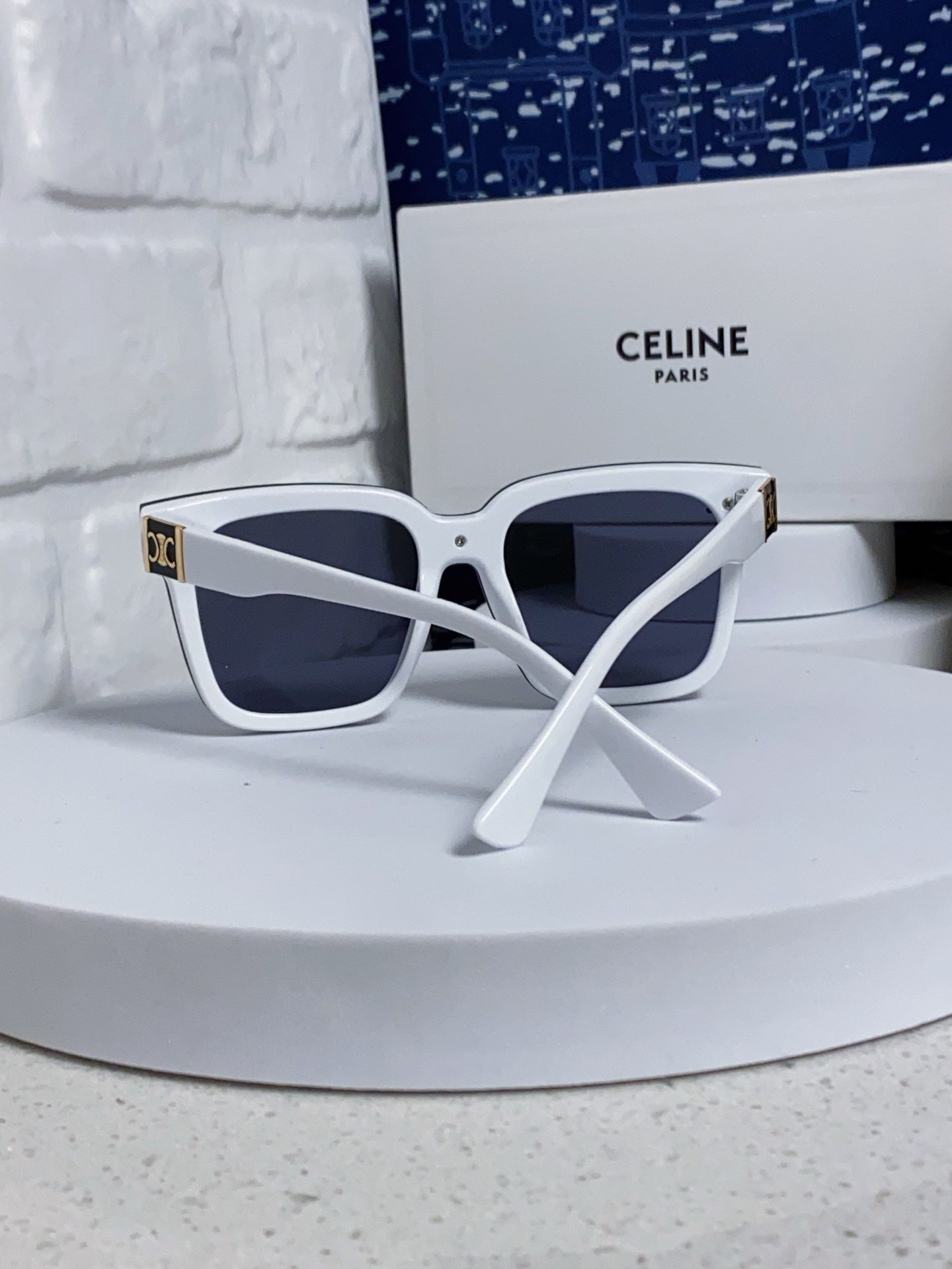 TRIOMPHE SUNGLASSES 548635 IN WHITE ACETATE