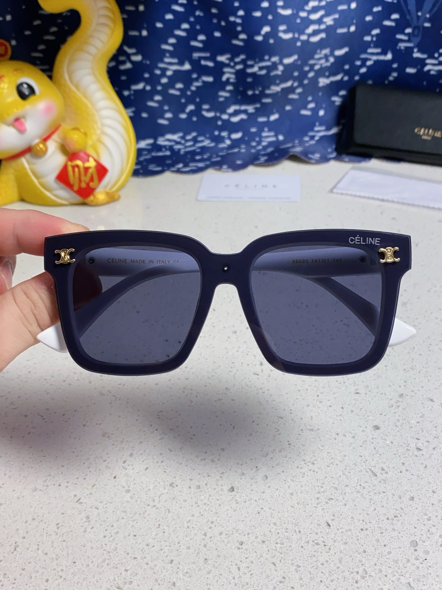 TRIOMPHE SUNGLASSES 548635 IN WHITE ACETATE