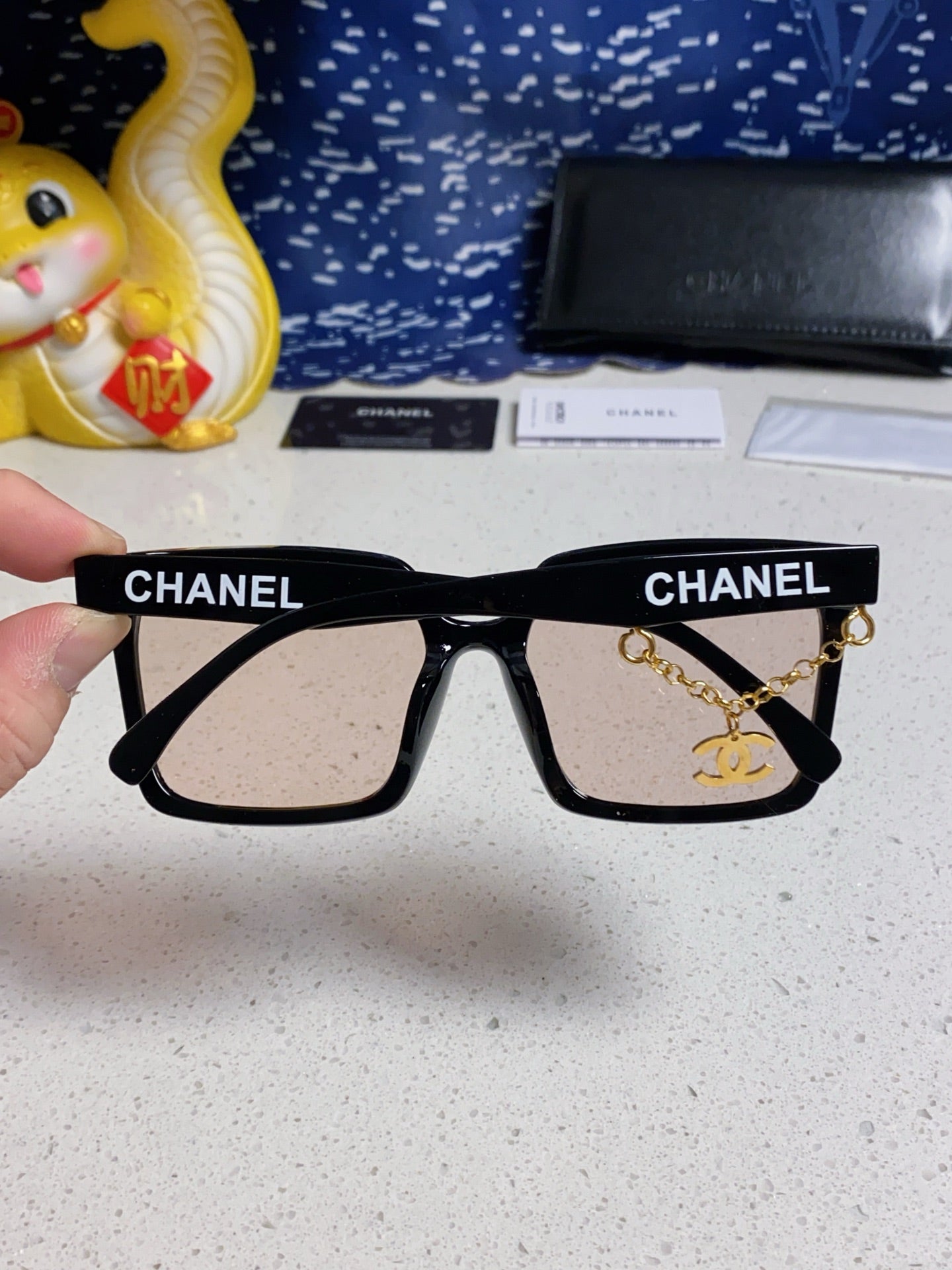 SQUARE SUNGLASSES 641807 IN BLACK ACETATE LIGHT BROWN LENSES