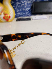 SQUARE SUNGLASSES 641809 IN HAVANA ACETATE GOLD CHAIN