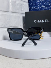 SQUARE SUNGLASSES 641812 IN BLACK ACETATE GOLD CHAIN