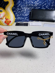 SQUARE SUNGLASSES 641812 IN BLACK ACETATE GOLD CHAIN