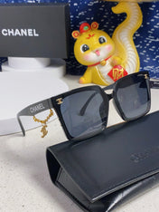SQUARE SUNGLASSES 641812 IN BLACK ACETATE GOLD CHAIN