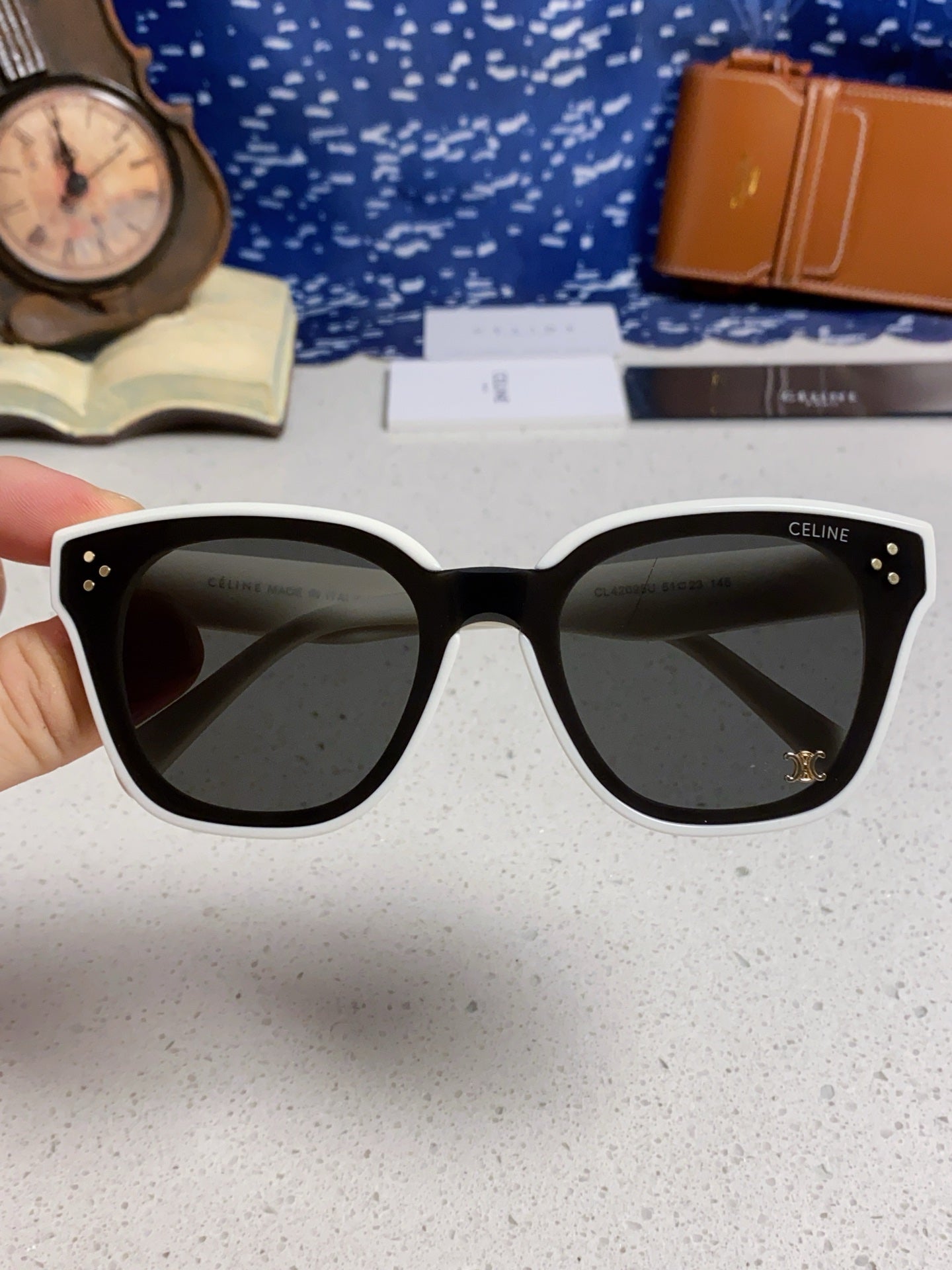 SQUARE SUNGLASS 575842 IN WHITE ACETATE