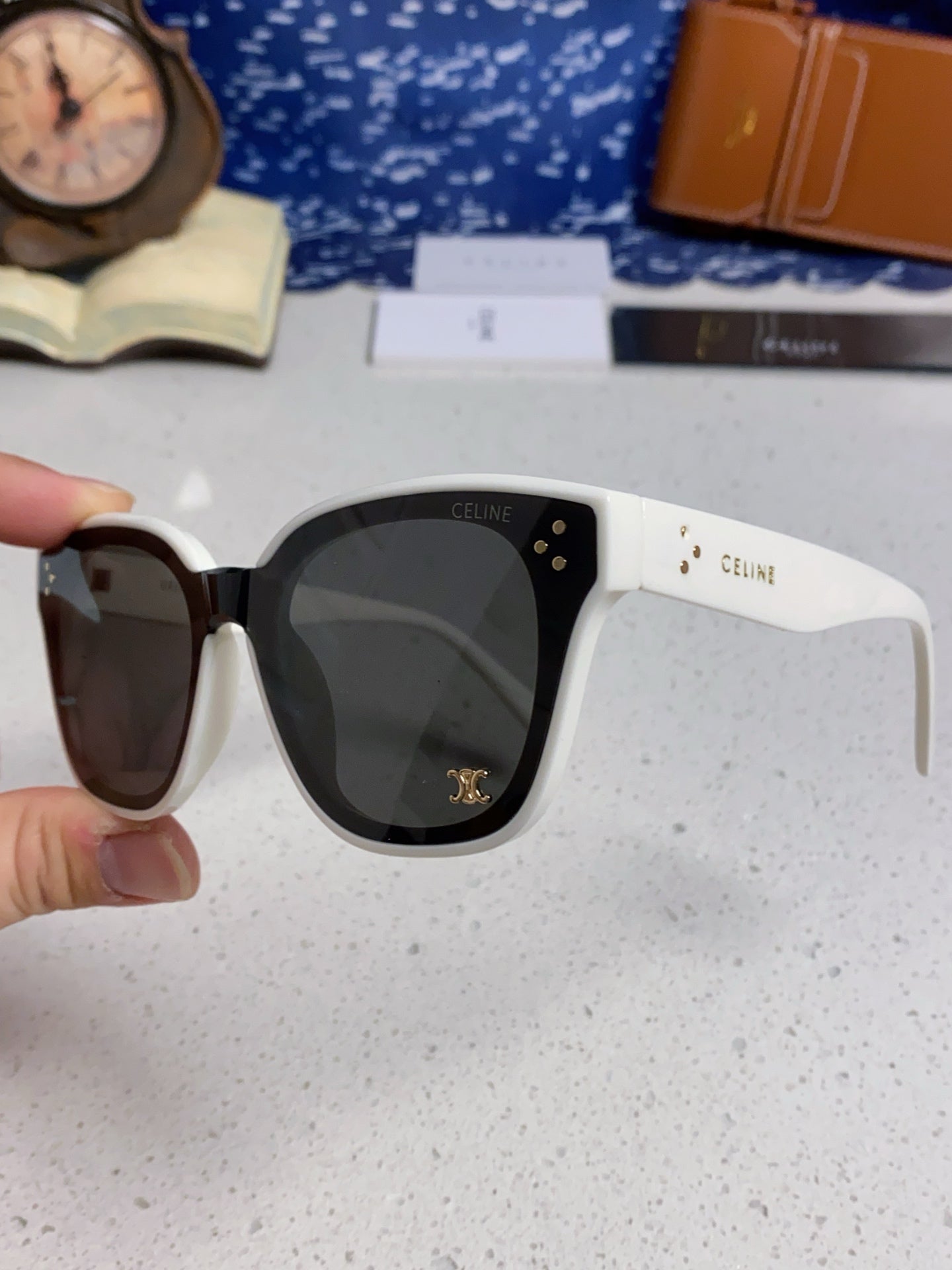 SQUARE SUNGLASS 575842 IN WHITE ACETATE