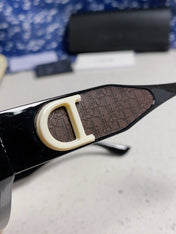 MONTAIGNE SUNGLASS 578115 IN BLACK ACETATE