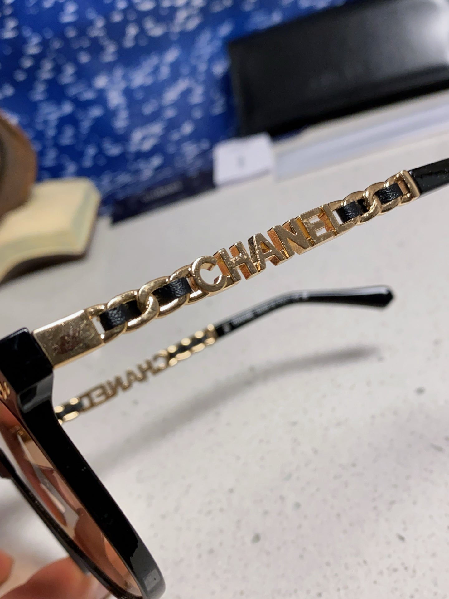 SQUARE SUNGLASSES 632028 IN BLACK ACETATE LIGHT BROWN LENSES