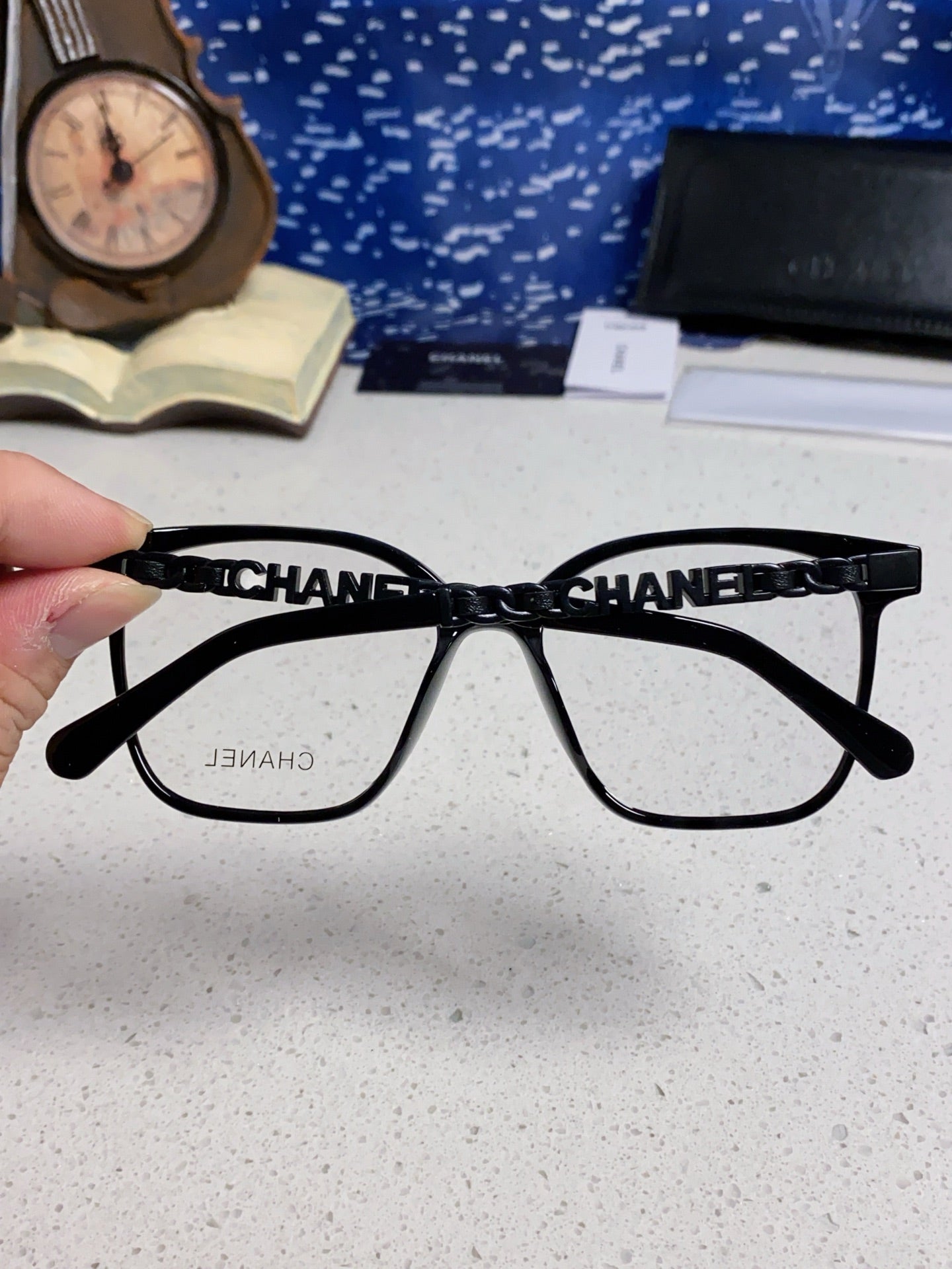 SQUARE SUNGLASSES 632029 IN BLACK ACETATE BLACK LOGO ON FRAME