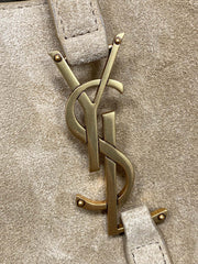 LE 5 À 7 SUPPLE BAG 31 IN KHAKI BROWN SUEDE