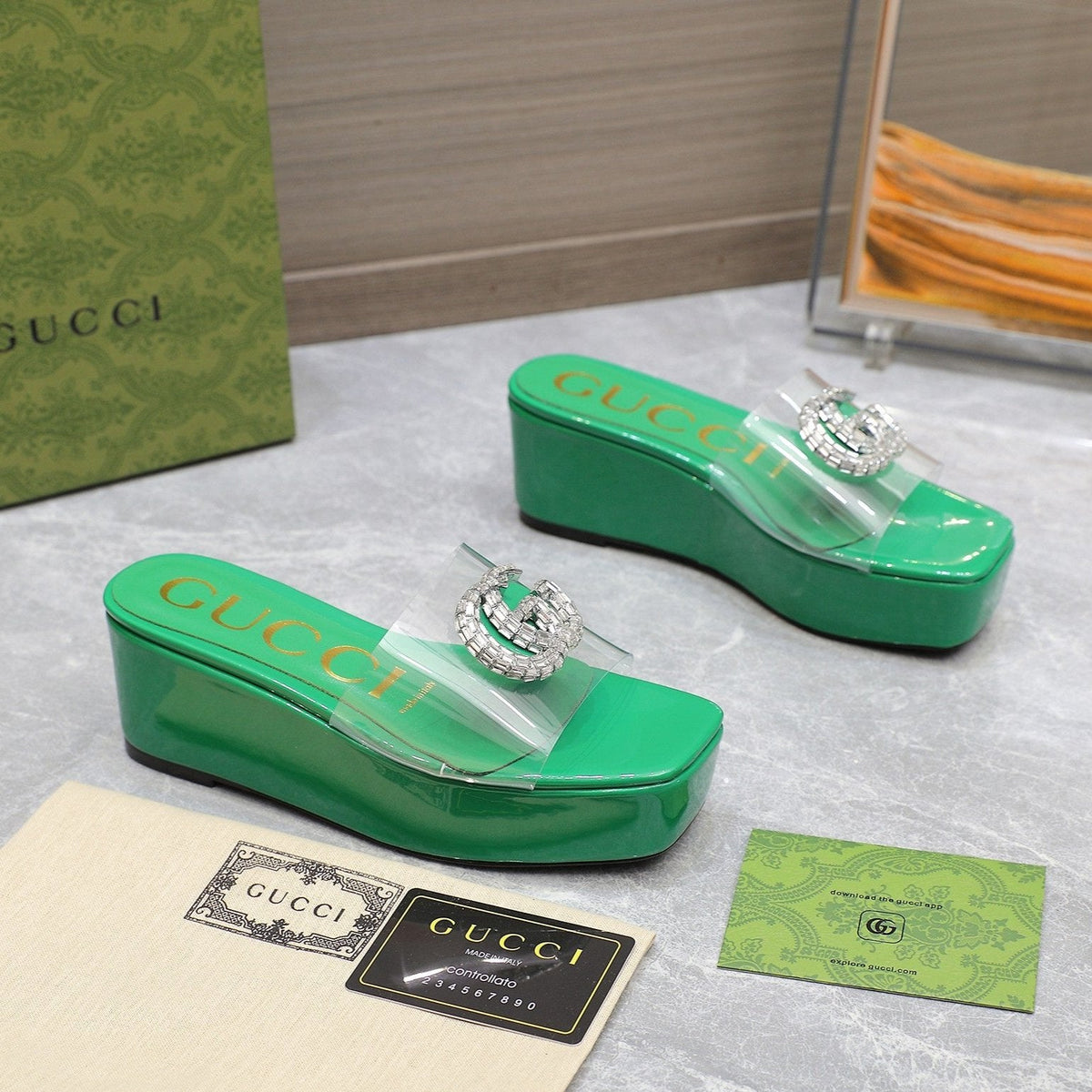 HIGH WEDGE PLATFORM WITH DOUBLE G IN GREEN GLOSSY CALFSKIN