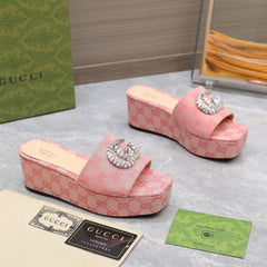 HIGH WEDGE PLATFORM WITH DOUBLE G IN LIGHT PINK CANVAS