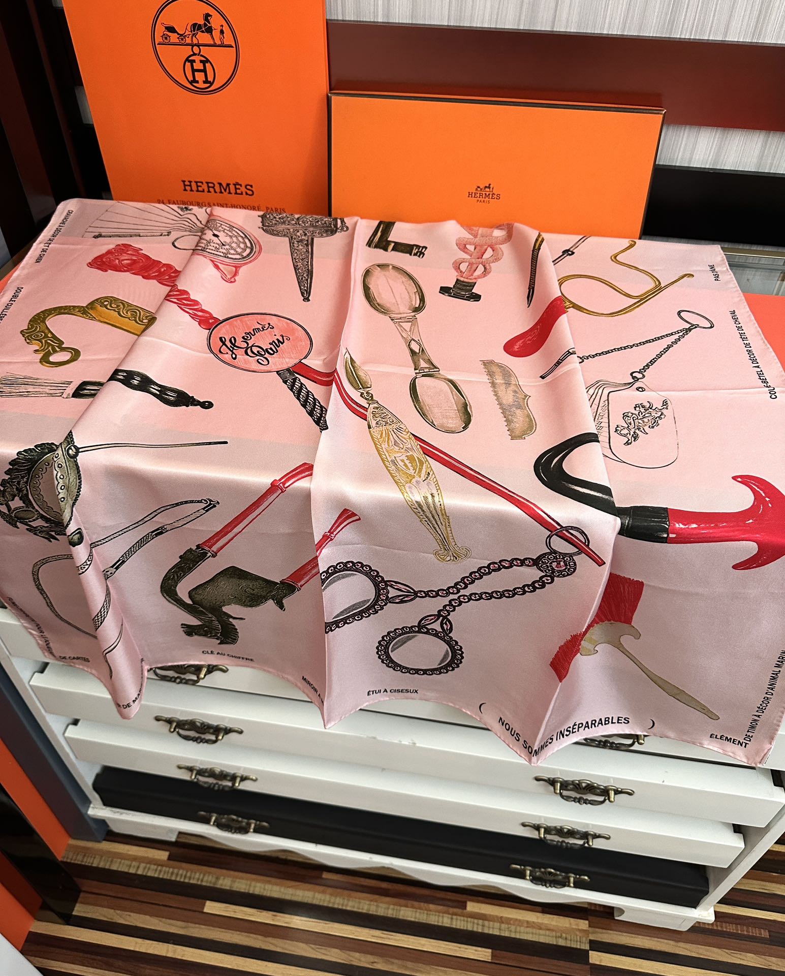 HERMES 25S SCARF 90 IN SILK 004