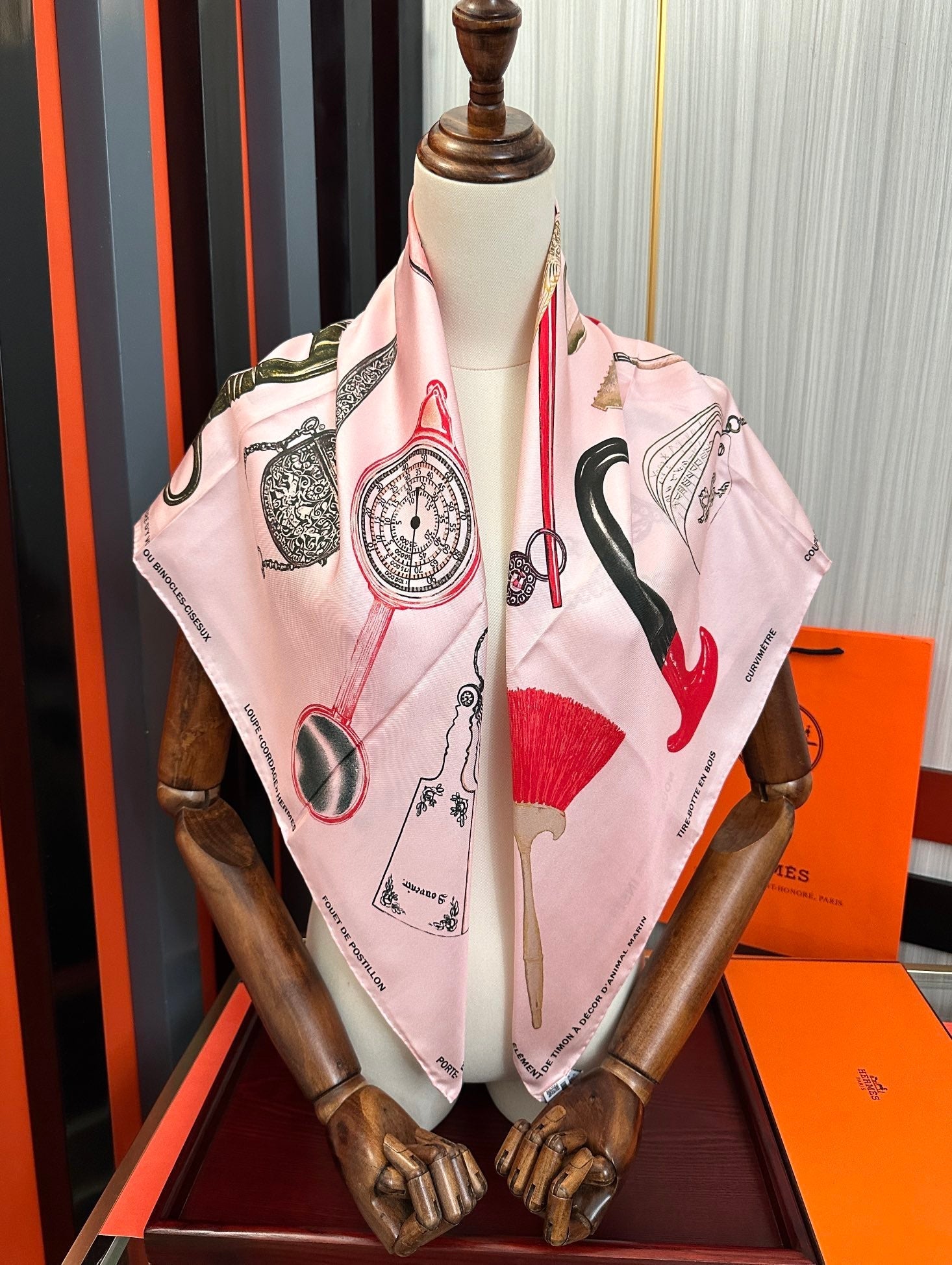 HERMES 25S SCARF 90 IN SILK 004
