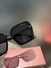 RUNWAY SQUARE SUNGLASSES 513100 IN BLACK ACETATE