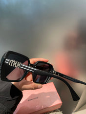 RUNWAY SQUARE SUNGLASSES 513100 IN BLACK ACETATE