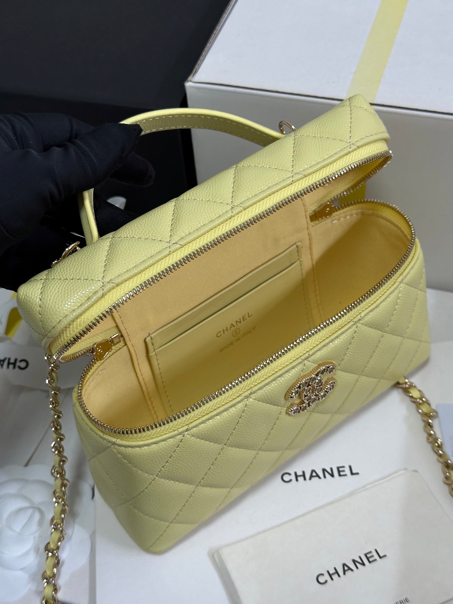 STRASS VANITY QUILTED CASE 19 IN YELLOW CALFSKIN WITH GOLD METALLIC