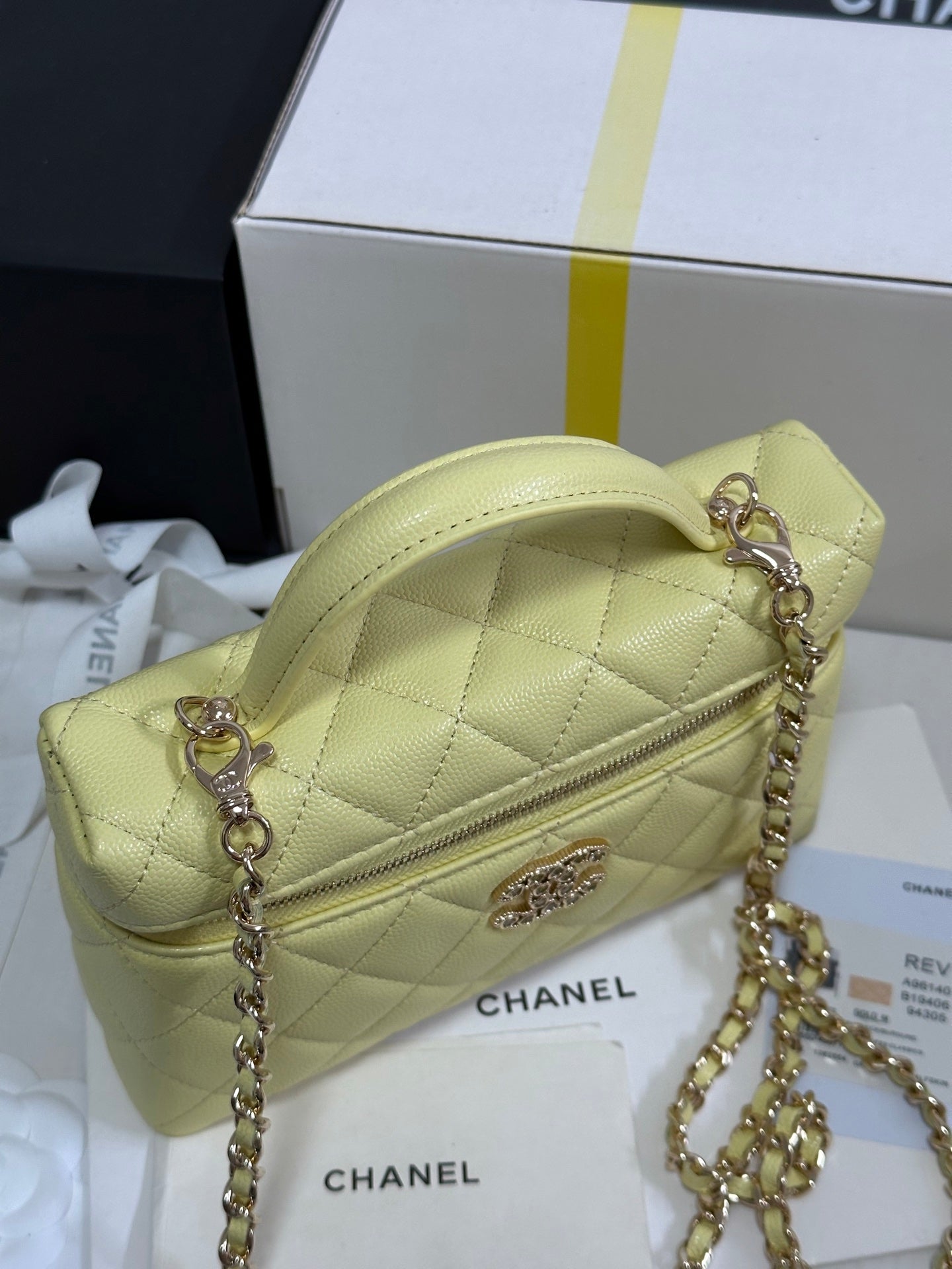 STRASS VANITY QUILTED CASE 19 IN YELLOW CALFSKIN WITH GOLD METALLIC