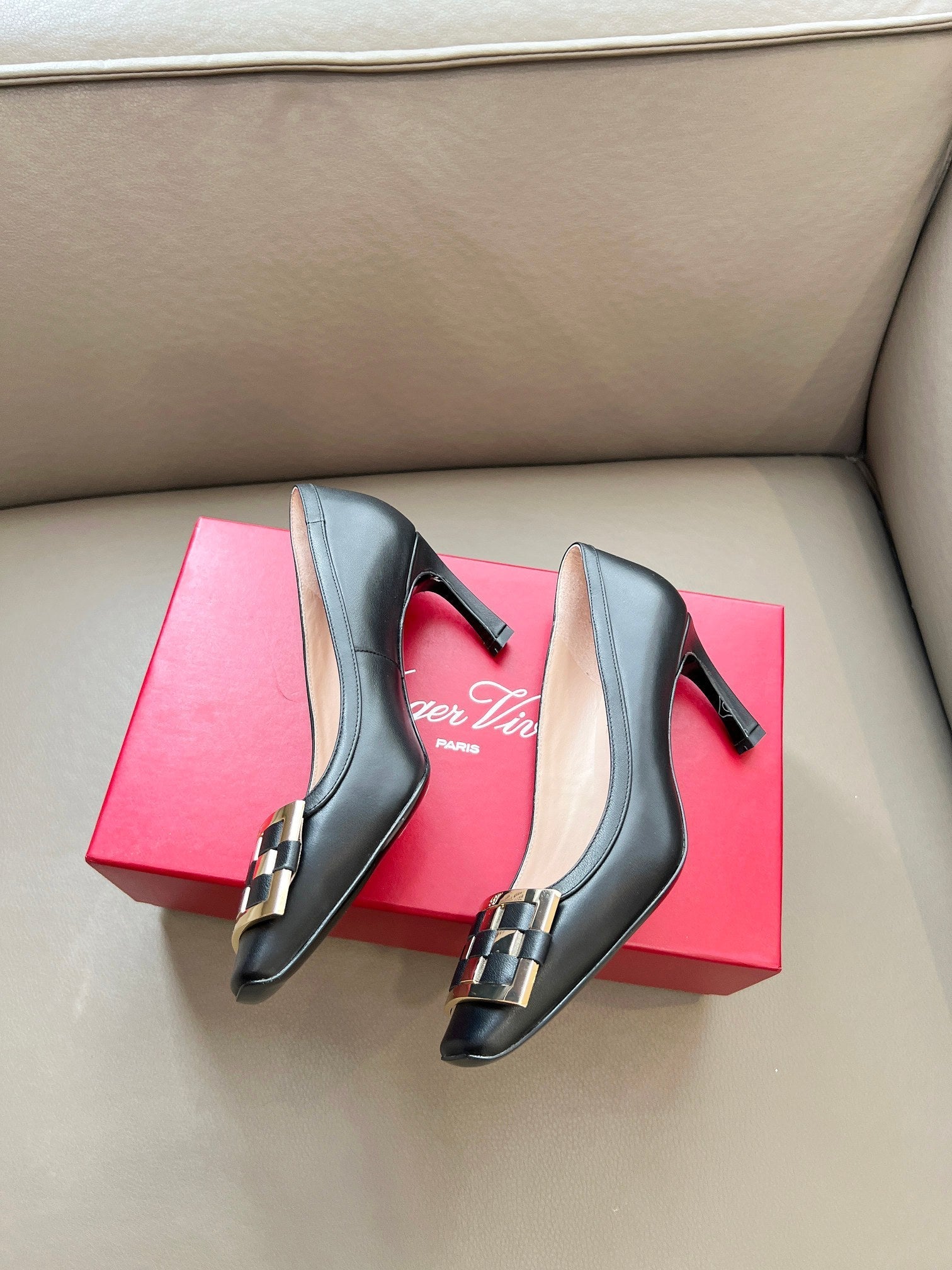 TROMPETTE BALLERINAS PUMPS IN BLACK SHINY CALFSKIN GOLD BUCKLE