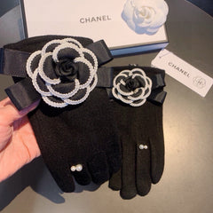 GLOVES IN BLACK WOOL WITH FLOWER 456325
