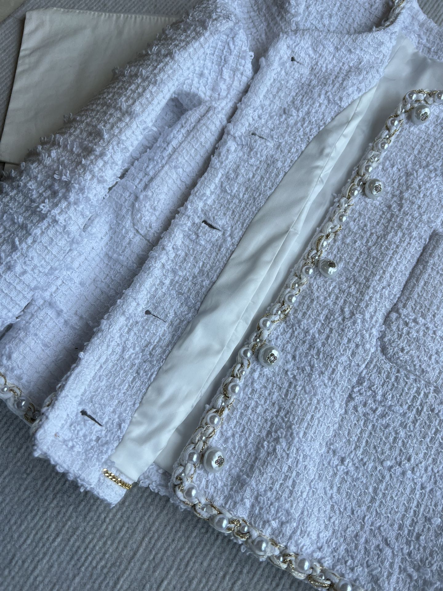 Chanel 25P Cardigan White Tweed With Pearl 234889