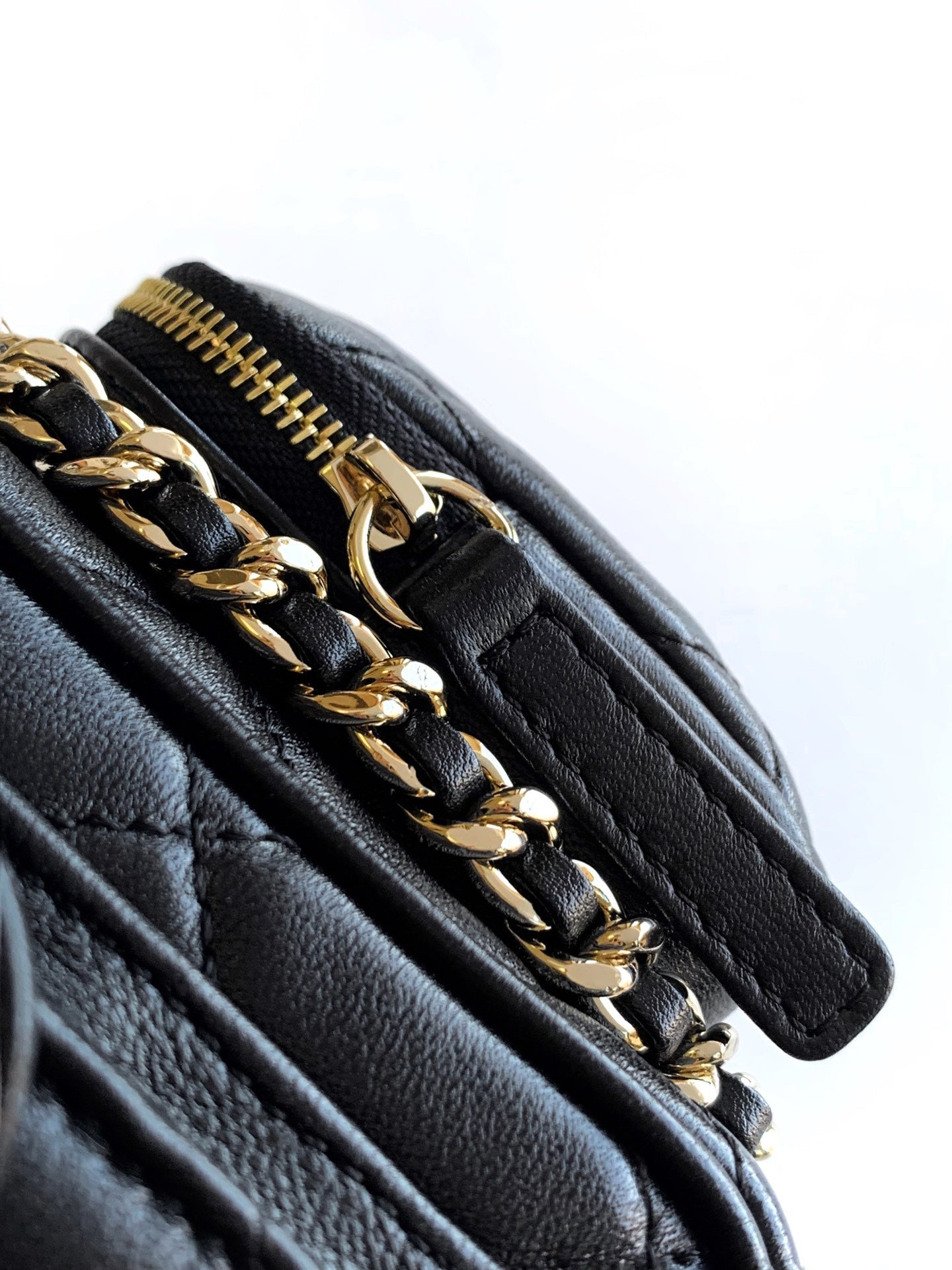 CHANEL 25S CAMERA BAG 23 IN BLACK LAMBSKIN WITH GOLD HARDWARE