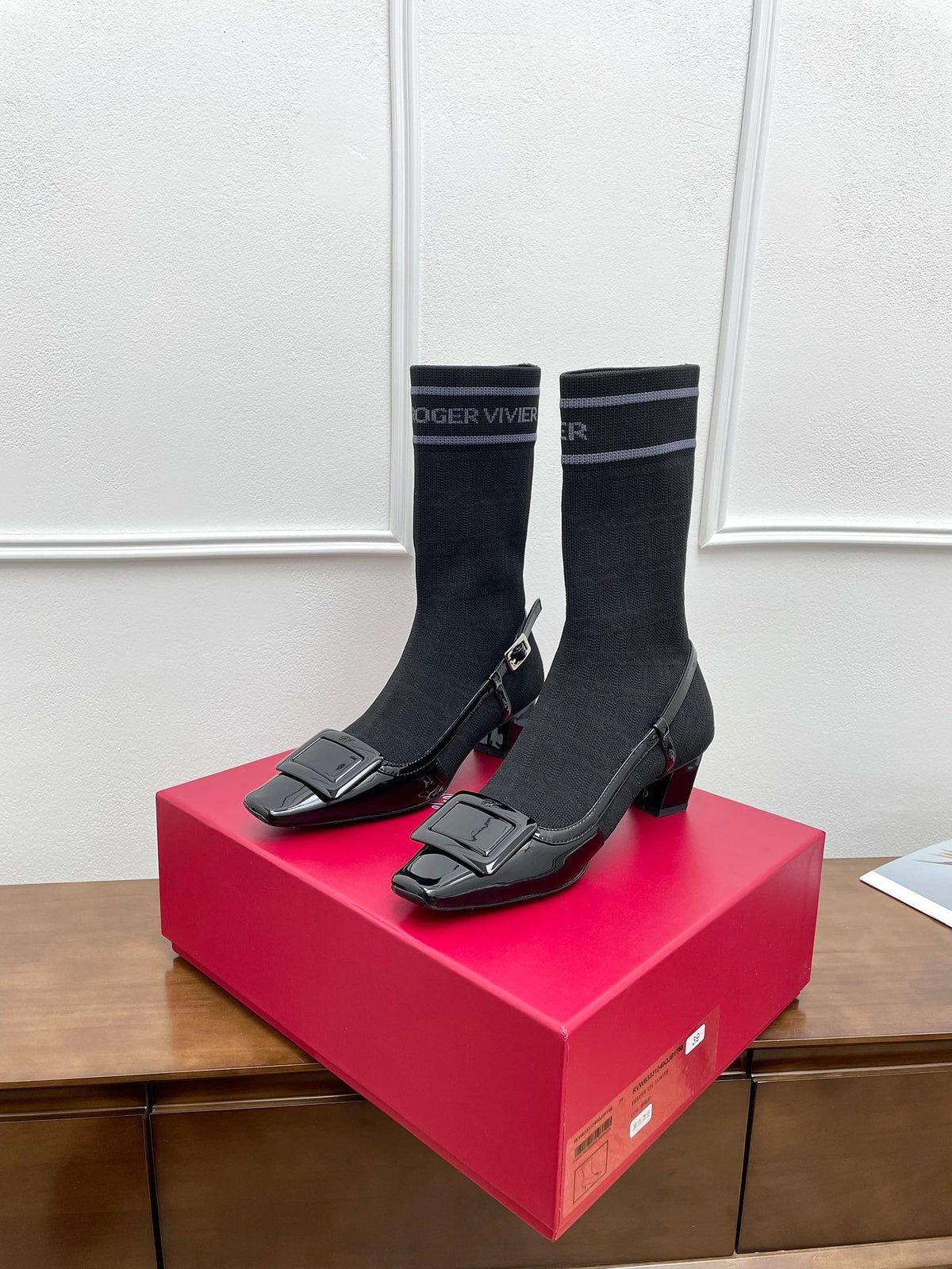 BELLE VIVIER SOCK LACQUERED BUCKLE ANKLE BOOTS IN BLACK PATENT CALFSKIN SOCK UPPER FABRIC