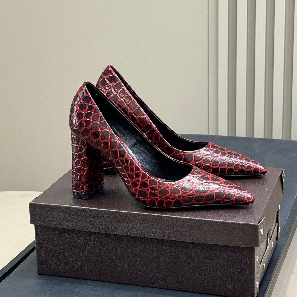 ALAIA 25S POINTY TOE PUMPS CROCODILE-EMBOSSED 90MM IN BURGUNDY CALFSKIN