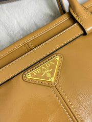 PRADA 25S BONNIE LARGE HANDBAG 38 IN GOLDEN BROWN CALFSKIN GOLD HARDWARE