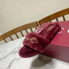 GUCCI 26S HORSEBIT MULES IN DARK RED SHEARLING