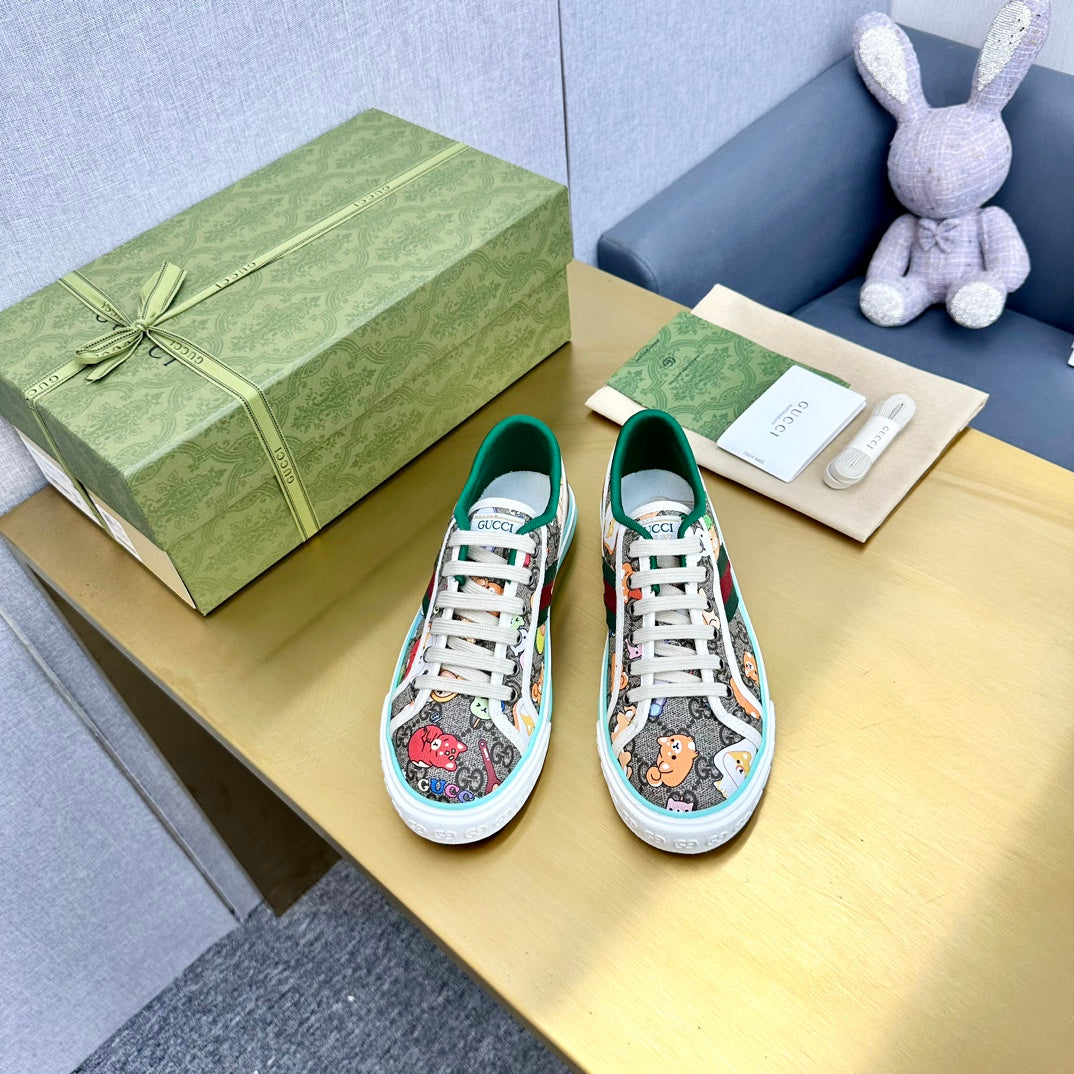 GG TENNIS 1977 TRAINER CANVAS WITH ANIMALS MOTIF