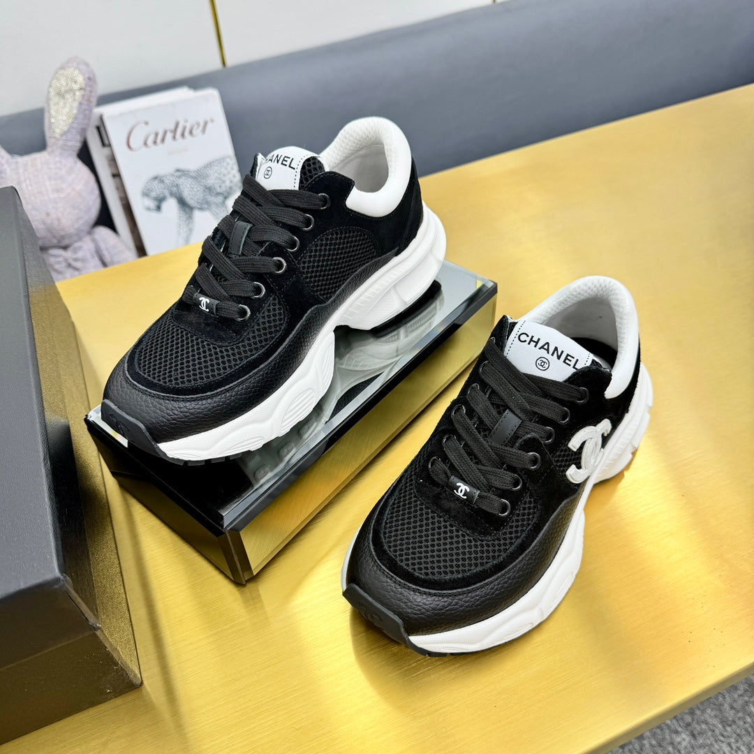 SNEAKER IN BLACK WITH WHITE LOGO CALFSKIN AND MESH