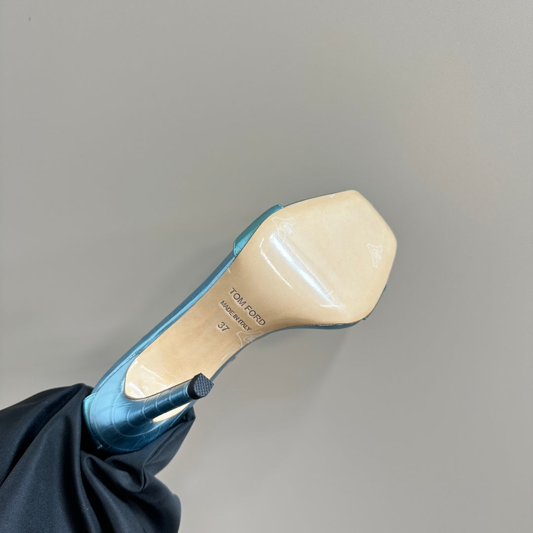 HIGH-HEELED SANDAL IN BABY BLUE CALFSKIN