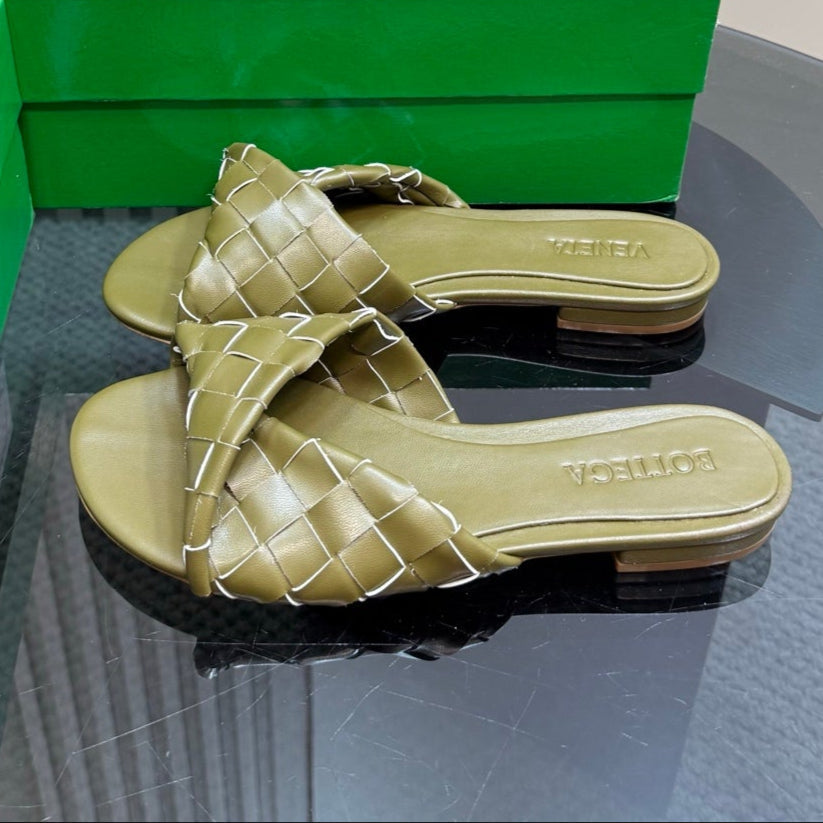 BLINK FLAT MULE IN OLIVE GREEN INTRECCIATO LEATHER