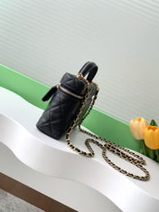 VANITY CASE 19 IN BLACK GRAINED CALFSKIN GOLD HARDWARE