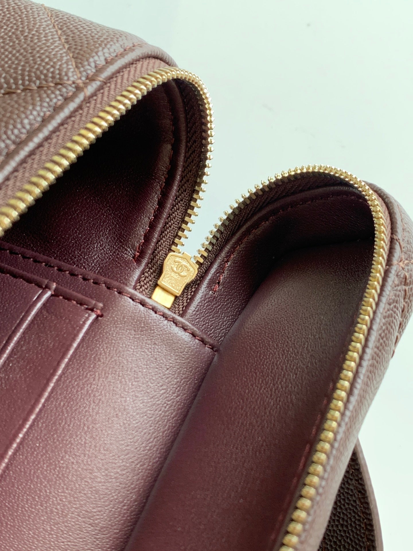 CHANEL 25S VANITY BAG 19.5 CM IN BURGUNDY BROWN LAMBSKIN