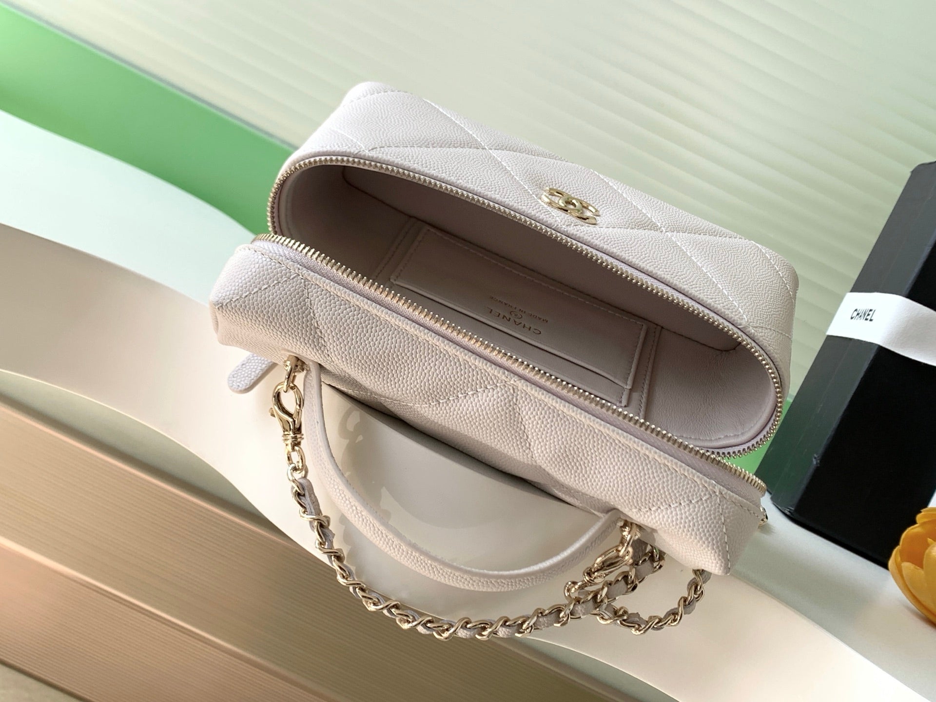 CHANEL 25S VANITY BAG 19.5 CM IN LIGHT BEIGE LAMBSKIN