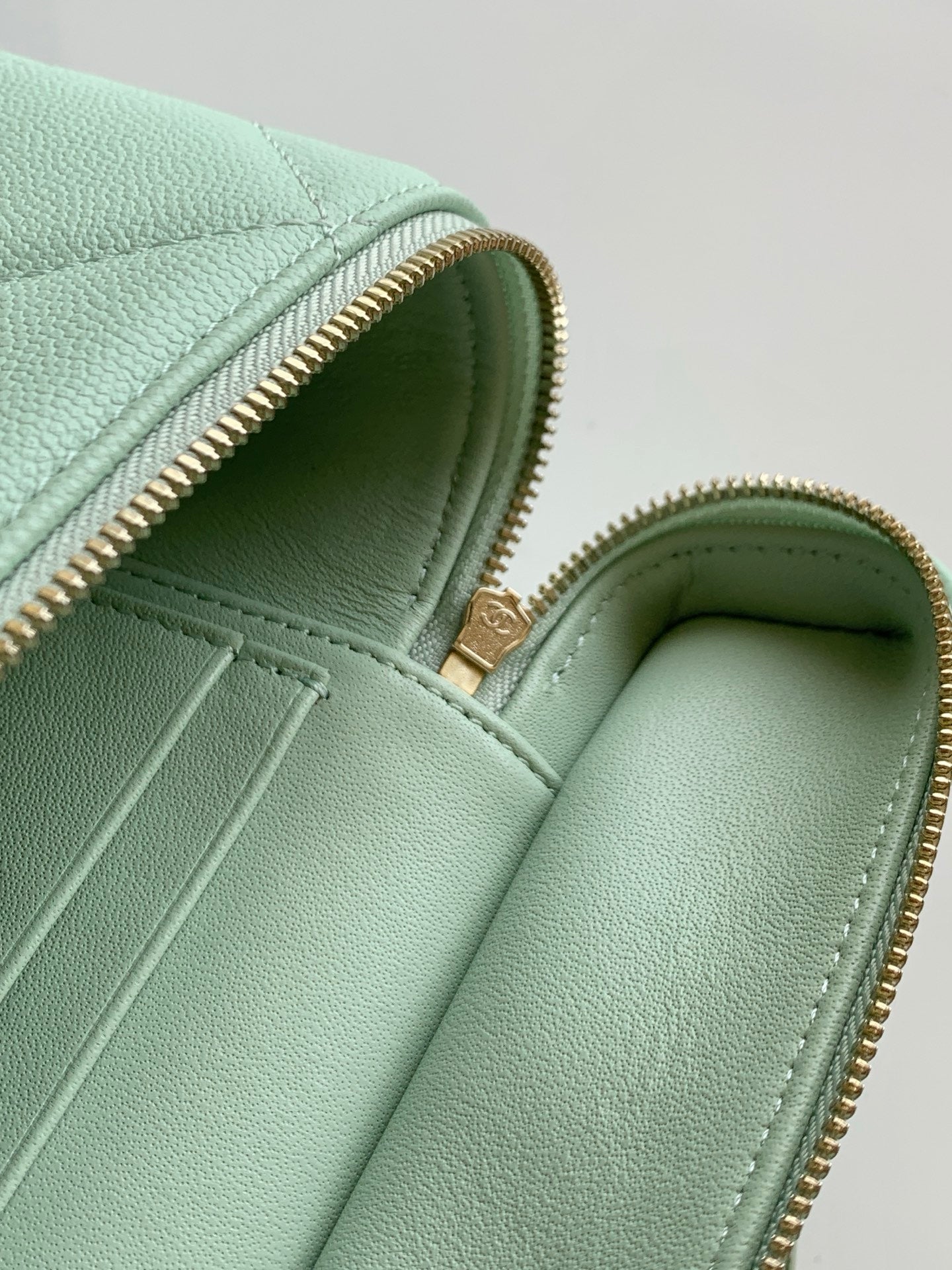 CHANEL 25S VANITY BAG 19.5 CM IN MINT GREEN LAMBSKIN