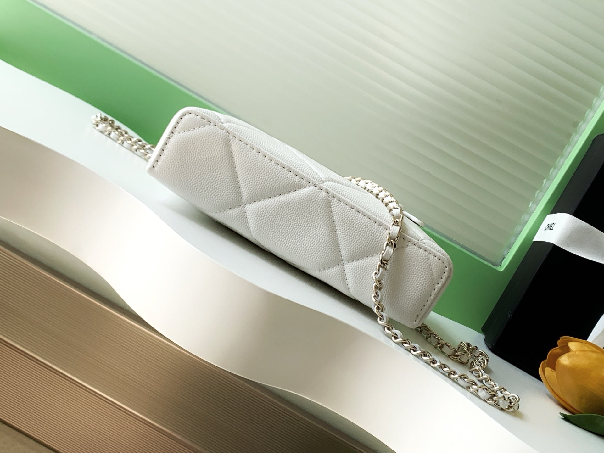 CHANEL 25S VANITY BAG 19.5 CM IN WHITE LAMBSKIN