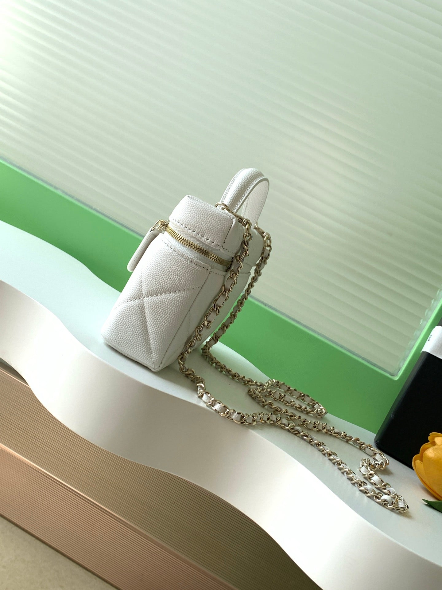 CHANEL 25S VANITY BAG 19.5 CM IN WHITE LAMBSKIN