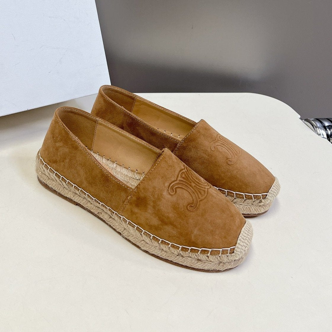 LOAFER IN PEANUT BROWN SUEDE AND WOVEN RAFFIA