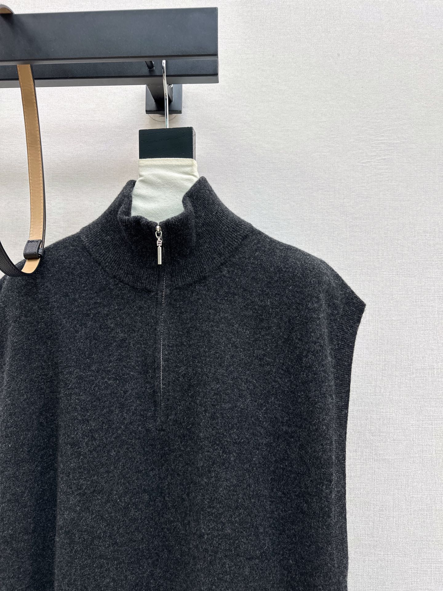 HERMES 25S SLEEVELESS CREW-NECK KNIT DRESS 306