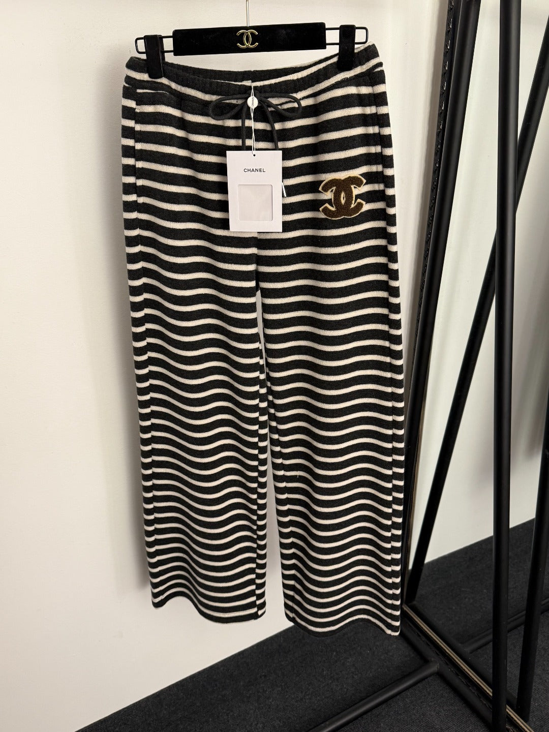 CHANEL 25S STRIPED PANTS 570