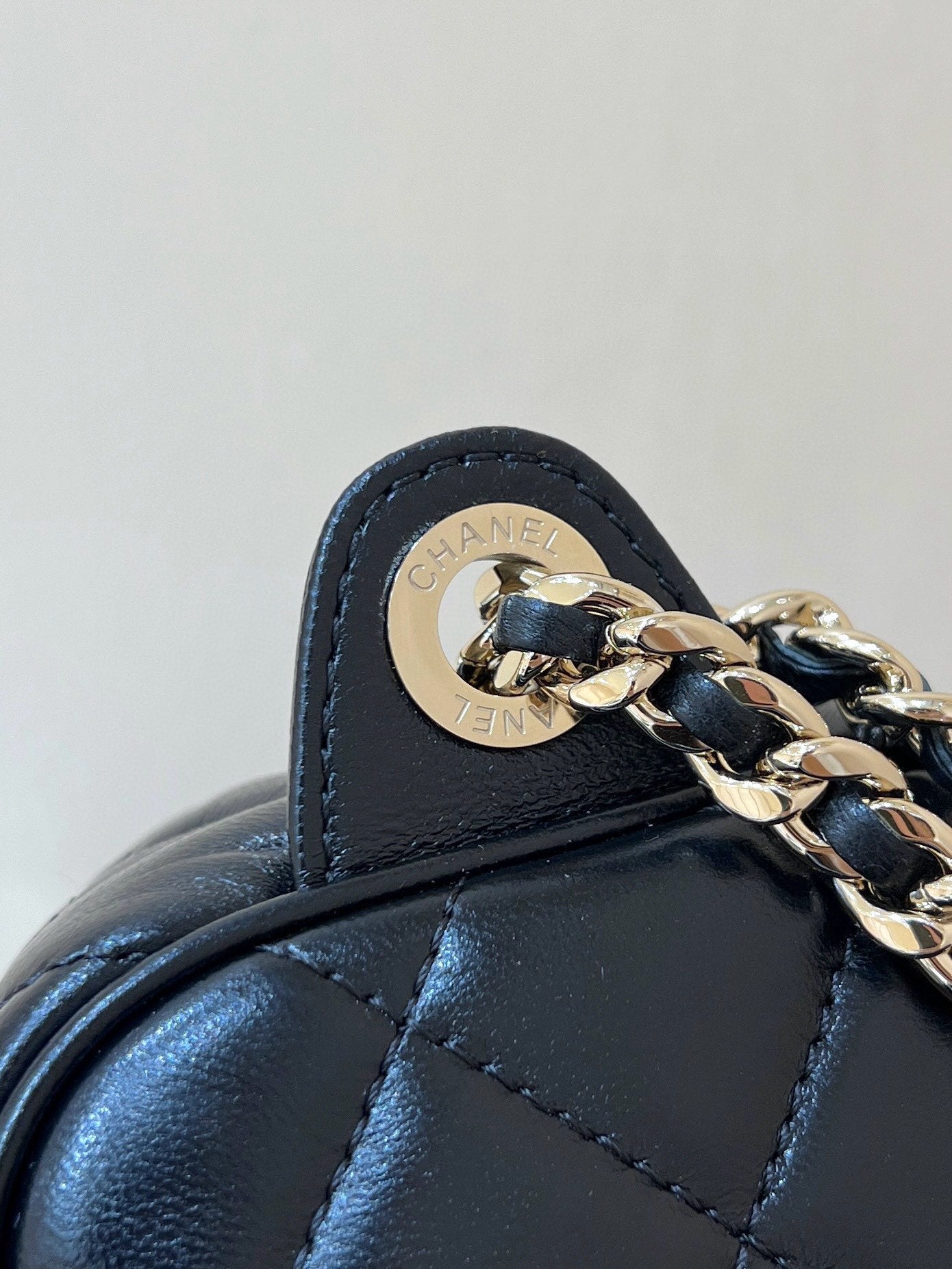 CHANEL CAMERA BAG 24 IN CONGO BLACK SHINY CALFSKIN GOLD CHAIN