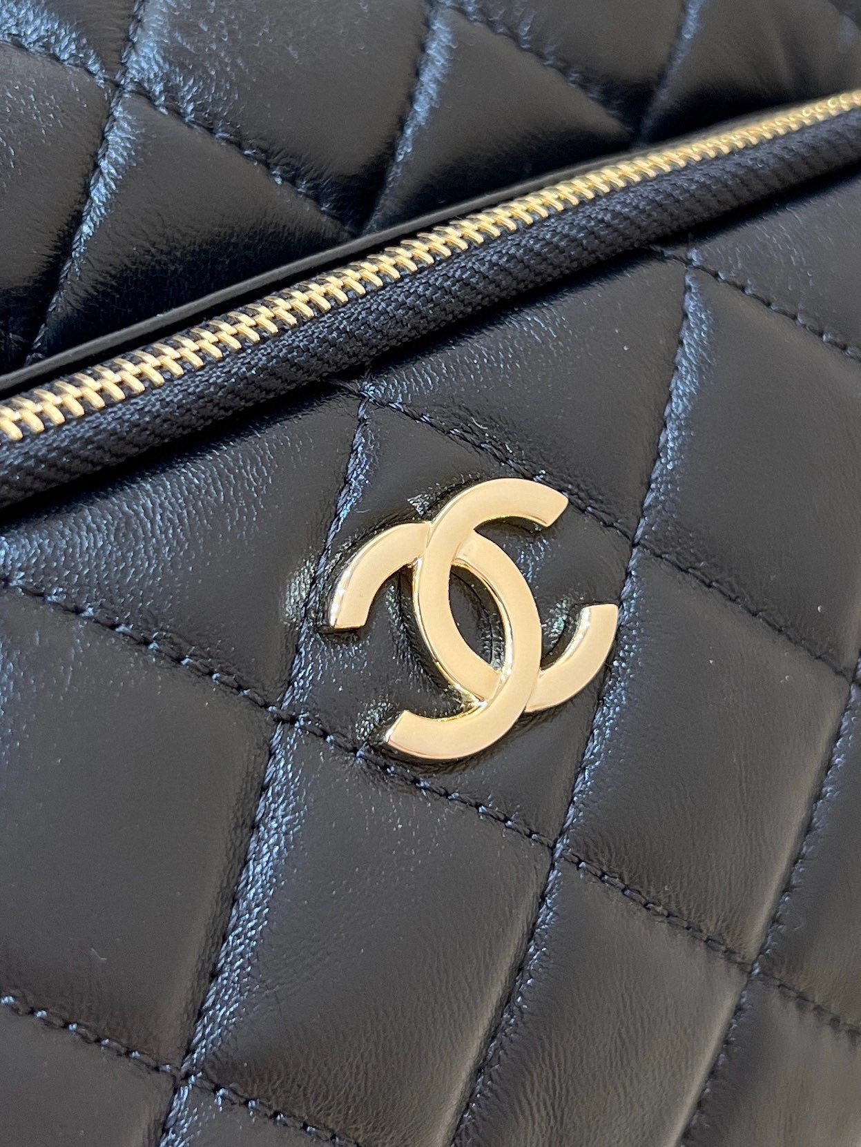 CHANEL CAMERA BAG 24 IN CONGO BLACK SHINY CALFSKIN GOLD CHAIN