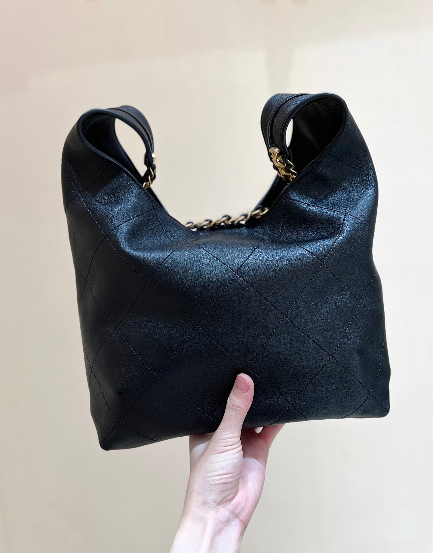 QUILTED SMALL HOBO BAG 27 IN BLACK LAMBSKIN GOLD HARDWARE