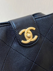 QUILTED SMALL HOBO BAG 27 IN BLACK LAMBSKIN GOLD HARDWARE