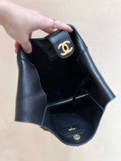 QUILTED SMALL HOBO BAG 27 IN BLACK LAMBSKIN GOLD HARDWARE