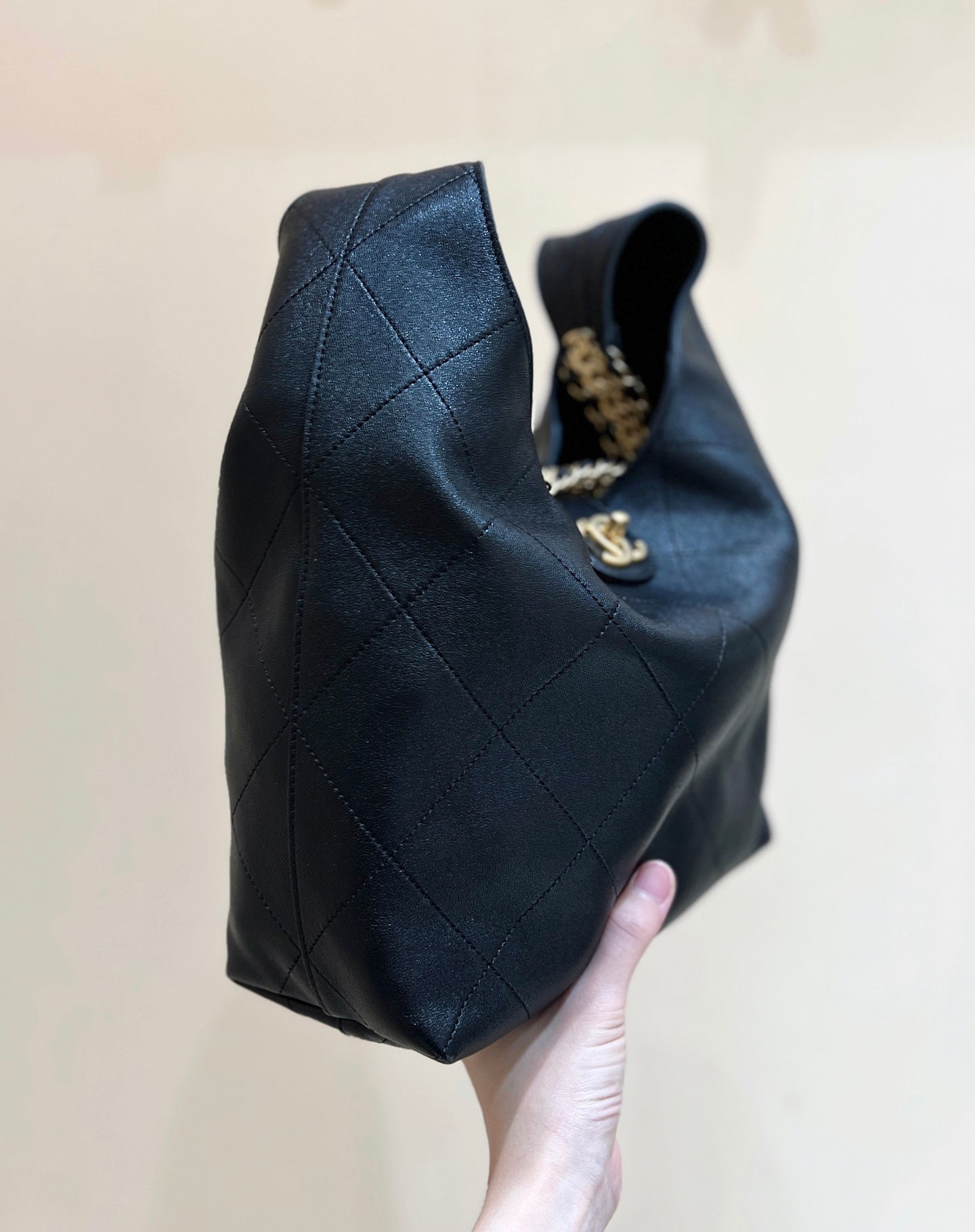 QUILTED SMALL HOBO BAG 27 IN BLACK LAMBSKIN GOLD HARDWARE