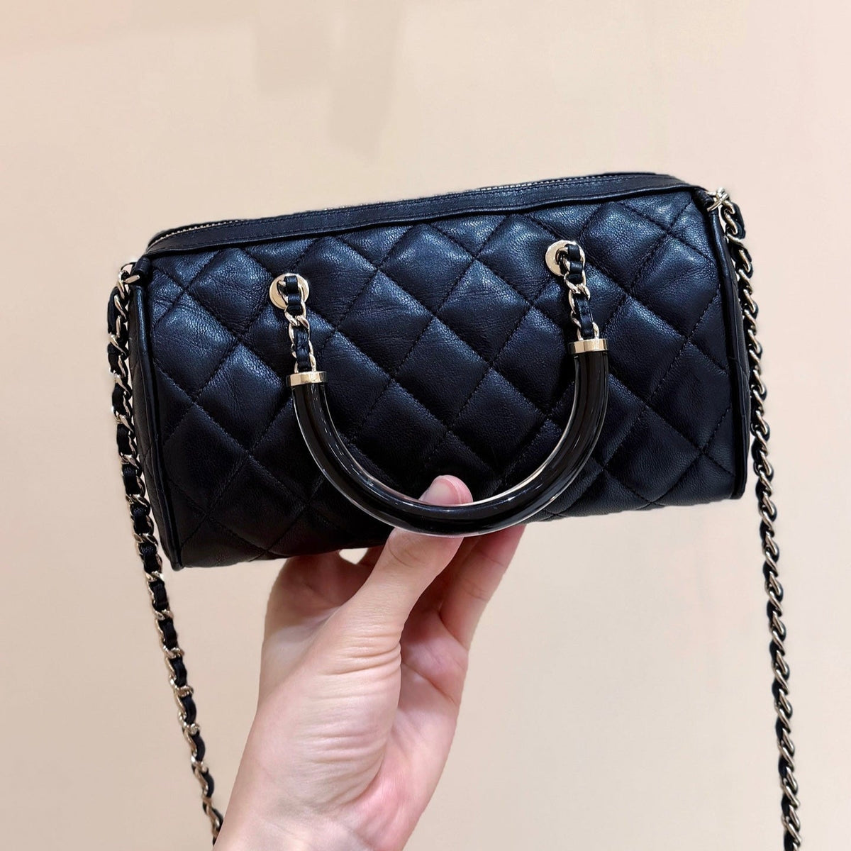 BOSTON MATELASSE CAVIAR SHOULDER HANDBAG 18 IN BLACK LAMBSKIN