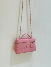 VANITY CASE 19 IN CONTESSA PINK CALFSKIN GOLD-TONE METALLIC